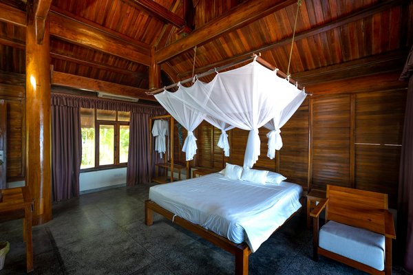 What should you know about gratuities and tipping on UK cruises?